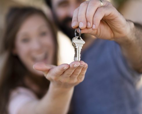couple-moving-new-house